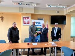 Podpisanie kolejnej umowy na przebudowę odcinka drogi powiatowej nr 1111B Filipów - Olszanka - Chachłuszki - Stara Chmielówka
