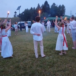 Noc Świętojańska nad Rospudą – tradycja, muzyka i magia ognia w Bakałarzewie