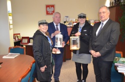 Betlejemskie Światło Pokoju w Starostwie Powiatowym w           Suwałkach